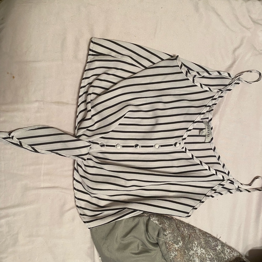 Very cute crop top.